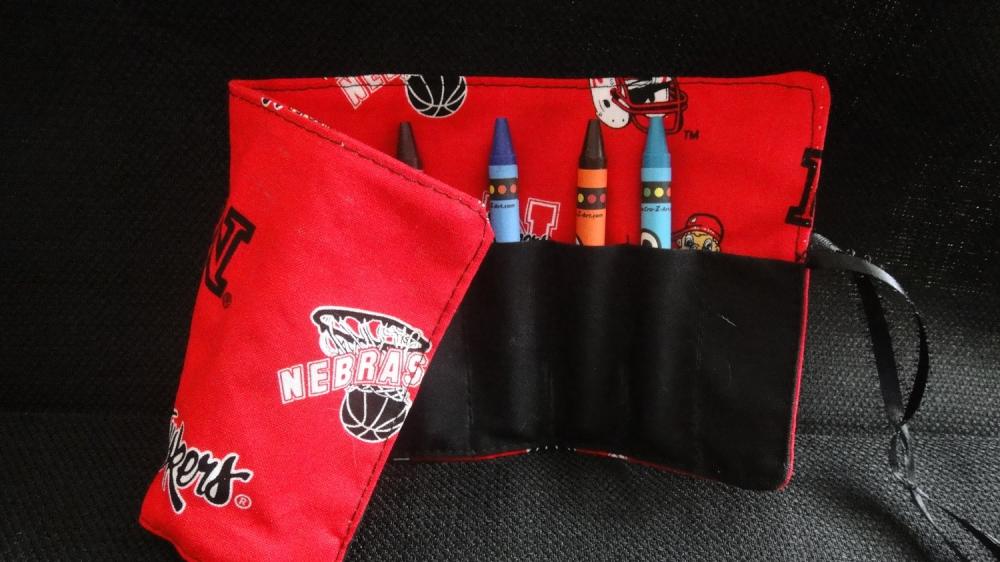 Red Husker Mini Crayon Keeper With 8 Crayons, Perfect For Easter, Party Favors, Purse, Diaper Bag, Etc.